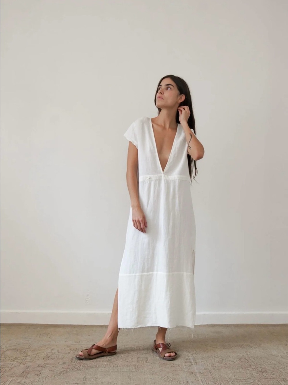 Zii Ropa Linen Deep-V White Midi Oly Dress - Picture 4 of 8
